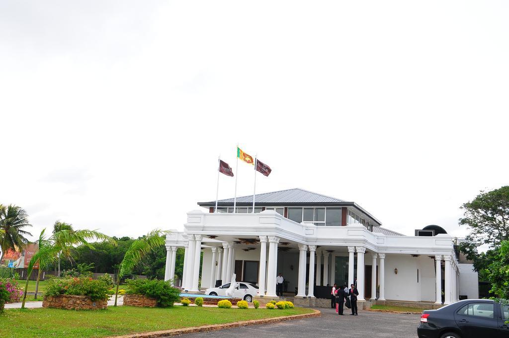 Onreech Hotel Seeduwa Exteriér fotografie